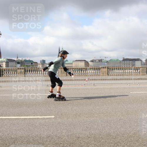 29.06.2025 - hella hamburg halbmarathon Lena Gebhardt http://msf.ph/oto/8284710 29.06.2025 09:05:24 Lombardsbrücke  meine-sportfotos.de