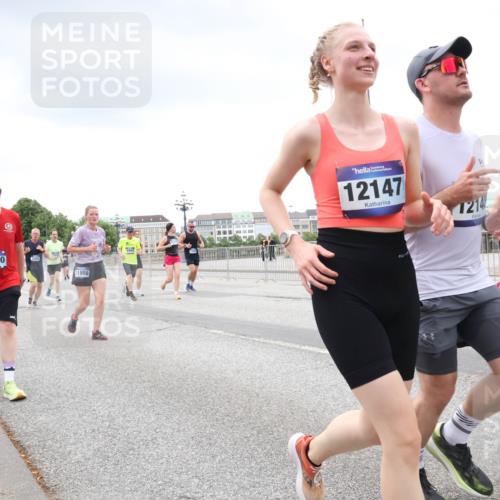 29.06.2025 - hella hamburg halbmarathon Lena Gebhardt http://msf.ph/oto/8284735 29.06.2025 10:55:15 Lombardsbrücke 17090, 11908, 12147, 1214, 3274, 1451, 1013, 1873, 1917, 2090, 2452, 2566, 2632, 3002, 3115, 3157, 3274, 3577, 4039, 4191, 4192, 4628, 5040, 5392, 5483, 5487, 5500, 5727, 6395, 6396, 6839, 6944, 7219, 7238, 7680, 7766, 8186, 8403, 8519, 8626, 9596, 9857, 9858, 10109, 10458, 10559, 10686, 10885, 11109, 11226, 11737, 11788, 11908, 12147, 12148, 12240, 12902, 13098, 13230, 13283, 13548, 13944, 13945, 13979, 13980, 14515, 14727, 15152, 15160, 16385 meine-sportfotos.de
