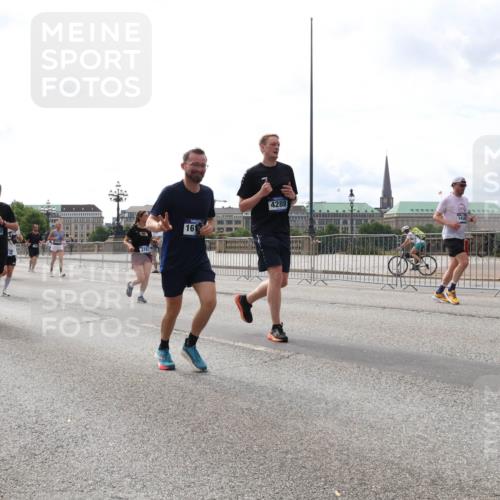 29.06.2025 - hella hamburg halbmarathon Lena Gebhardt http://msf.ph/oto/8284785 29.06.2025 10:20:47 Lombardsbrücke 19131, 19132, 3781, 161, 4288, 1011, 1046, 1069, 1471, 1474, 2053, 2101, 2325, 2478, 2834, 2923, 2945, 3247, 3733, 3781, 3813, 4082, 4154, 4166, 4288, 4350, 4422, 4754, 4869, 5041, 5061, 5181, 5625, 5831, 6608, 6951, 7018, 7131, 7608, 8025, 8113, 8588, 8724, 8940, 9005, 9011, 9236, 9722, 9873, 9981, 10041, 10050, 10350, 10585, 10613, 10647, 11100, 11145, 11603, 11835, 11995, 12694, 12844, 13057, 13508 meine-sportfotos.de