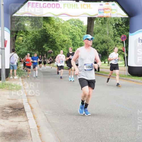 29.06.2025 - hella hamburg halbmarathon MichiJ http://msf.ph/oto/8284812 29.06.2025 10:32:42 Zwischen KM18-KM19 1057, 3098, 5047, 6903, 7710, 9302, 15512, 16062, 17748, 18942 meine-sportfotos.de