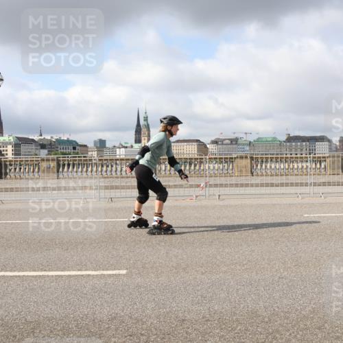 29.06.2025 - hella hamburg halbmarathon Lena Gebhardt http://msf.ph/oto/8284842 29.06.2025 09:05:24 Lombardsbrücke  meine-sportfotos.de