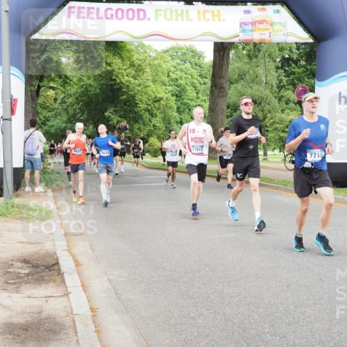 29.06.2025 - hella hamburg halbmarathon MichiJ http://msf.ph/oto/8284856 29.06.2025 10:32:44 Zwischen KM18-KM19 1057, 1391, 1902, 3098, 6903, 7710, 9302, 16062, 17748, 17912 meine-sportfotos.de