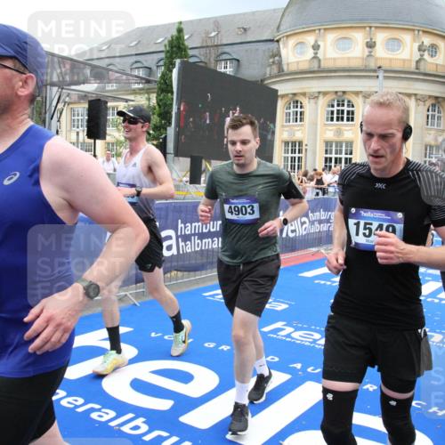 29.06.2025 - hella hamburg halbmarathon Michael Strokosch http://msf.ph/oto/8284898 29.06.2025 10:55:18 Ziel 1549, 1628, 2119, 4903, 5643, 6723, 6891, 8973, 9361, 10188, 10263, 10582, 11184, 11747, 12248, 13470, 14834, 15854, 16108, 16521, 18031, 18380, 18531, 18966 meine-sportfotos.de
