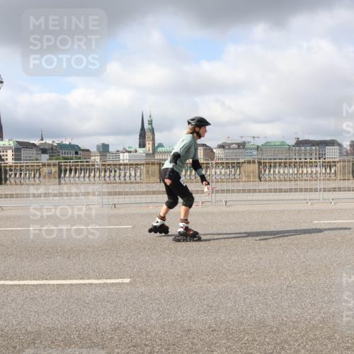 29.06.2025 - hella hamburg halbmarathon Lena Gebhardt http://msf.ph/oto/8284998 29.06.2025 09:05:24 Lombardsbrücke  meine-sportfotos.de