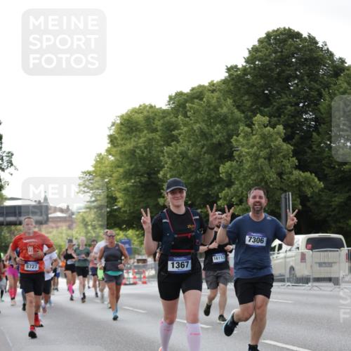 29.06.2025 - hella hamburg halbmarathon Jannik Wohlers http://msf.ph/oto/8285087 29.06.2025 10:03:24 Lombardsbrücke 1032, 1355, 1367, 2277, 2683, 2759, 4095, 5363, 5396, 5613, 7006, 7306, 7485, 8469, 8484, 8727, 9280, 9899, 10389, 11402, 11614, 12336, 12653, 13793, 15520, 15643, 15859, 16113, 16621, 17098, 17550, 17955, 18999 meine-sportfotos.de