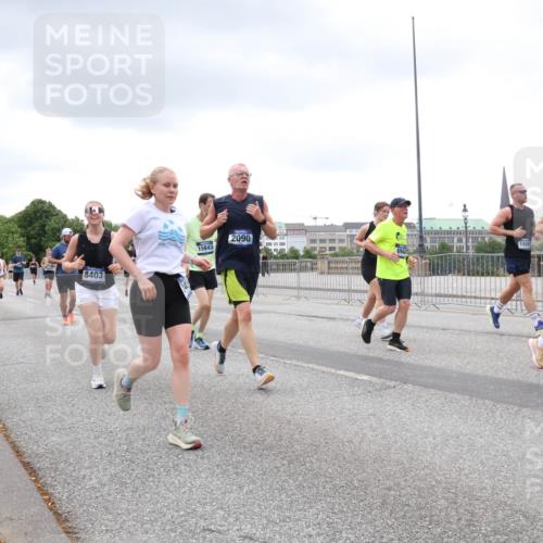 29.06.2025 - hella hamburg halbmarathon Lena Gebhardt http://msf.ph/oto/8285093 29.06.2025 10:55:18 Lombardsbrücke 8403, 15843, 2090, 6944, 15581, 10458, 1013, 1616, 1873, 1917, 2090, 2452, 3002, 3115, 3157, 3274, 3577, 4039, 4191, 4192, 4628, 5040, 5392, 5483, 5487, 5727, 6395, 6396, 6839, 6944, 7219, 7238, 7548, 7680, 7766, 8403, 8519, 8626, 9596, 9614, 9618, 9857, 9858, 10109, 10458, 10559, 10686, 10885, 11109, 11737, 11788, 11908, 12147, 12148, 12240, 12902, 13098, 13230, 13548, 13944, 13945, 13979, 13980, 14515, 14727, 15152, 15160, 16385 meine-sportfotos.de