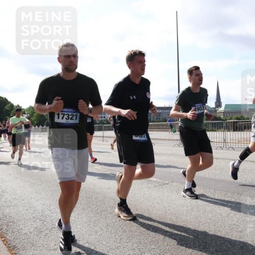 29.06.2025 - hella hamburg halbmarathon Lena Gebhardt http://msf.ph/oto/8285120 29.06.2025 09:58:20 Lombardsbrücke 2034, 16653, 17321, 12, 4903, 859, 1034, 1179, 1190, 1258, 1285, 1320, 1321, 1335, 1815, 1870, 2029, 2034, 2070, 2138, 2397, 2417, 2518, 2612, 2636, 2656, 2711, 3041, 3091, 3097, 3114, 3251, 3819, 3859, 4152, 4814, 4903, 5093, 5259, 5378, 5672, 5721, 5775, 5894, 6164, 6272, 6433, 6580, 6592, 6628, 6754, 6759, 6877, 6897, 7065, 7409, 7478, 7509, 7646, 7724, 7856, 7896, 7952, 7976, 8154, 8311, 8393, 8508, 8590, 8825, 9012, 9057, 9562, 9656, 10084 meine-sportfotos.de