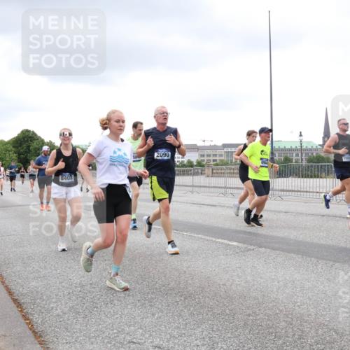 29.06.2025 - hella hamburg halbmarathon Lena Gebhardt http://msf.ph/oto/8285121 29.06.2025 10:55:18 Lombardsbrücke 101, 8403, 2090, 1558, 6944, 10458, 1013, 1616, 1873, 1917, 2090, 2452, 3002, 3115, 3157, 3274, 3577, 4039, 4191, 4192, 4628, 5040, 5392, 5483, 5487, 5727, 6395, 6396, 6839, 6944, 7219, 7238, 7548, 7680, 7766, 8403, 8519, 8626, 9596, 9614, 9618, 9857, 9858, 10109, 10458, 10559, 10686, 10885, 11109, 11737, 11788, 11908, 12147, 12148, 12240, 12902, 13098, 13230, 13548, 13944, 13945, 13979, 13980, 14515, 14727, 15152, 15160, 16385 meine-sportfotos.de