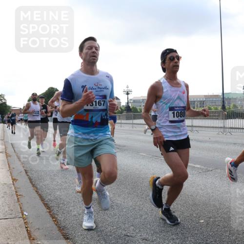 29.06.2025 - hella hamburg halbmarathon Lena Gebhardt http://msf.ph/oto/8285127 29.06.2025 09:45:52 Lombardsbrücke 14548, 17, 22, 3167, 1080, 57, 1080, 1686, 1707, 1894, 1990, 2460, 2689, 3043, 3809, 4129, 4463, 4679, 4698, 4749, 4812, 5187, 5328, 5550, 5826, 6169, 6358, 6495, 6878, 7055, 7186, 7389, 7481, 7651, 7880, 7965, 8062, 8190, 9345, 9571, 9634, 10017, 10270, 10453, 10484, 10876, 11120, 11199, 11857, 12189, 12232, 12234, 12308, 12681, 12691, 12988, 13066, 13167, 13343, 13618, 13686, 13754, 14028, 14167, 15115, 16507, 17768 meine-sportfotos.de