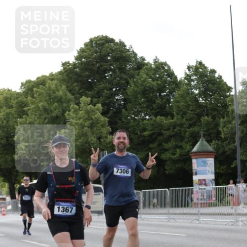 29.06.2025 - hella hamburg halbmarathon Jannik Wohlers http://msf.ph/oto/8285151 29.06.2025 10:03:25 Lombardsbrücke 1032, 1355, 1367, 2277, 2759, 4095, 5363, 5396, 5613, 7006, 7306, 7485, 8469, 8484, 8727, 9280, 9899, 10389, 11402, 11614, 12336, 12653, 13793, 15520, 15643, 15859, 16113, 16621, 17098, 17550, 17955 meine-sportfotos.de
