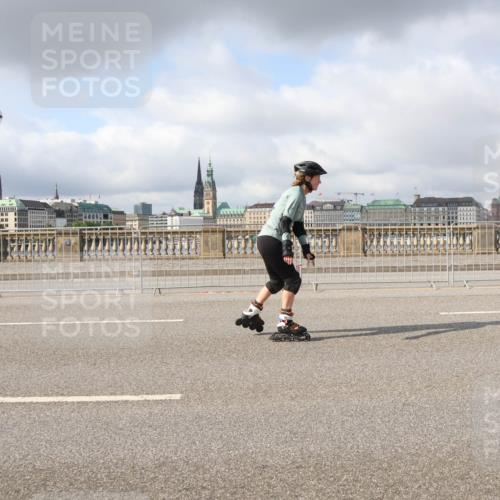 29.06.2025 - hella hamburg halbmarathon Lena Gebhardt http://msf.ph/oto/8285163 29.06.2025 09:05:24 Lombardsbrücke  meine-sportfotos.de