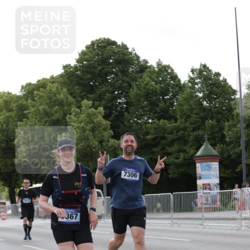 29.06.2025 - hella hamburg halbmarathon Jannik Wohlers http://msf.ph/oto/8285194 29.06.2025 10:03:25 Lombardsbrücke 1032, 1355, 1367, 2277, 2759, 4095, 5363, 5396, 5613, 7006, 7306, 7485, 8469, 8484, 8727, 9280, 9899, 10389, 11402, 11614, 12336, 12653, 13793, 15520, 15643, 15859, 16113, 16621, 17098, 17550, 17955 meine-sportfotos.de