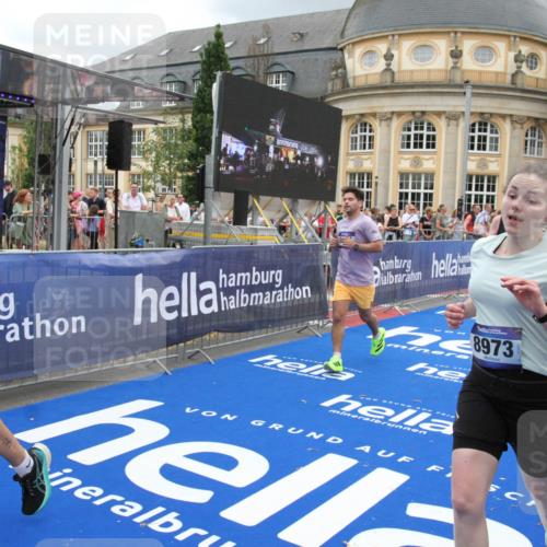 29.06.2025 - hella hamburg halbmarathon Michael Strokosch http://msf.ph/oto/8285237 29.06.2025 10:55:20 Ziel 4903, 5643, 6723, 6891, 8973, 10188, 10263, 10582, 11184, 12526, 13470, 15854, 16521, 18031, 18290, 18380, 18531, 18966 meine-sportfotos.de