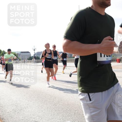 29.06.2025 - hella hamburg halbmarathon Lena Gebhardt http://msf.ph/oto/8285257 29.06.2025 09:58:21 Lombardsbrücke 16653, 562, 2034, 9012, 1034, 1179, 1190, 1258, 1285, 1320, 1321, 1335, 1815, 1870, 2029, 2034, 2070, 2138, 2397, 2417, 2518, 2612, 2636, 2656, 2711, 3041, 3091, 3097, 3114, 3251, 3819, 3859, 4152, 4814, 4903, 5093, 5259, 5378, 5672, 5721, 5775, 5894, 6164, 6272, 6433, 6580, 6592, 6628, 6754, 6759, 6877, 6897, 7065, 7409, 7509, 7646, 7724, 7856, 7896, 8154, 8311, 8393, 8508, 8590, 8825, 9012, 9057, 9562, 9656, 10084 meine-sportfotos.de