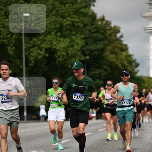 29.06.2025 - hella hamburg halbmarathon Dr. Thomas Lammeyer http://msf.ph/oto/8285275 29.06.2025 10:15:56 Kennedybrücke 1062, 1790, 2661, 3746, 3837, 4499, 6966, 7370, 7474, 8206, 8207, 8368, 9119, 9253, 9254, 9405, 10042 meine-sportfotos.de