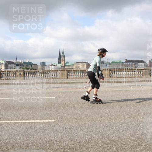 29.06.2025 - hella hamburg halbmarathon Lena Gebhardt http://msf.ph/oto/8285312 29.06.2025 09:05:24 Lombardsbrücke  meine-sportfotos.de