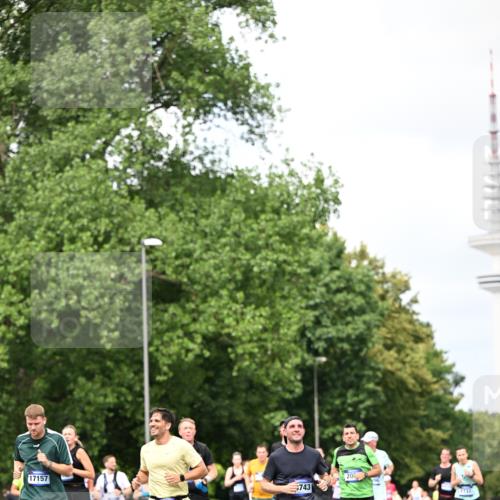 29.06.2025 - hella hamburg halbmarathon Dr. Thomas Lammeyer http://msf.ph/oto/8285313 29.06.2025 10:37:04 Kennedybrücke 1078, 1199, 1237, 1647, 1732, 1879, 2059, 2384, 2959, 3221, 3391, 3422, 3653, 3660, 3670, 3708, 3753, 4030, 4096, 4446, 4555, 5110, 5156, 5581, 6861, 7135, 7531, 7749, 7750, 8170, 8175, 8595, 8839, 9034, 9289, 9471, 9542, 9768, 9780, 9812, 10002, 10203, 10770 meine-sportfotos.de