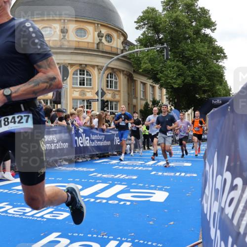 29.06.2025 - hella hamburg halbmarathon Strokosch-Dieckow http://msf.ph/oto/8285324 29.06.2025 10:47:41 Ziel 1320, 2340, 2708, 5915, 6009, 7962, 8564, 10969, 10988, 11283, 12679, 13948, 14383, 14618, 14619, 15451, 15478, 16205, 17229, 18104, 18430, 18970, 19181 meine-sportfotos.de