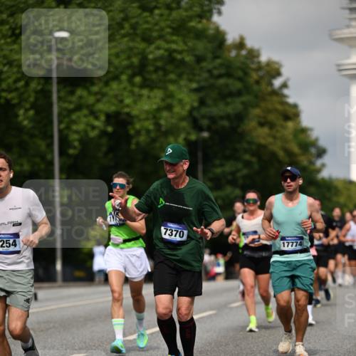 29.06.2025 - hella hamburg halbmarathon Dr. Thomas Lammeyer http://msf.ph/oto/8285348 29.06.2025 10:15:57 Kennedybrücke 1062, 1790, 2661, 3746, 3837, 4499, 6966, 7370, 7474, 8206, 8207, 8368, 9119, 9253, 9254, 9405, 10042 meine-sportfotos.de
