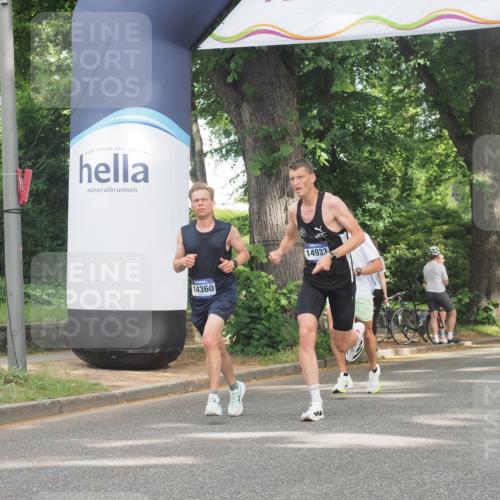 29.06.2025 - hella hamburg halbmarathon KatJ http://msf.ph/oto/8285355 29.06.2025 10:11:31 Zwischen KM18-KM19 6530 meine-sportfotos.de