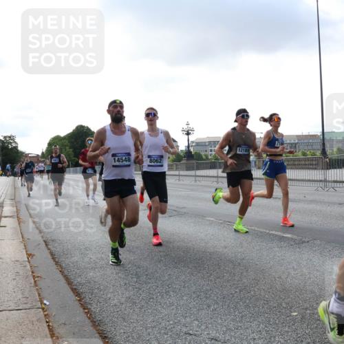 29.06.2025 - hella hamburg halbmarathon Lena Gebhardt http://msf.ph/oto/8285414 29.06.2025 09:45:53 Lombardsbrücke 4463, 16148, 14548, 12189, 8062, 7188, 1505, 57, 1080, 1686, 1707, 1894, 2460, 2689, 3809, 4129, 4463, 4679, 4698, 4749, 4812, 5187, 5550, 5826, 6169, 6358, 6495, 6878, 7055, 7186, 7389, 7481, 7880, 7965, 8062, 8190, 9345, 9571, 9634, 10017, 10270, 10453, 10484, 10876, 11120, 11199, 11857, 12189, 12232, 12234, 12308, 12681, 12691, 12988, 13066, 13167, 13343, 13618, 13686, 13754, 14028, 14167, 15115, 16507, 17768 meine-sportfotos.de