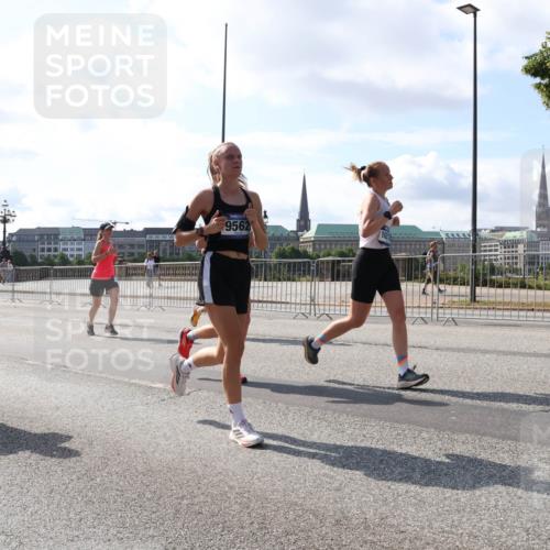 29.06.2025 - hella hamburg halbmarathon Lena Gebhardt http://msf.ph/oto/8285439 29.06.2025 09:58:21 Lombardsbrücke 14365, 16653, 9562, 1034, 1179, 1190, 1258, 1285, 1320, 1321, 1335, 1815, 1870, 2029, 2034, 2070, 2138, 2397, 2417, 2518, 2612, 2636, 2656, 2711, 3041, 3091, 3097, 3114, 3251, 3819, 3859, 4152, 4814, 4903, 5093, 5259, 5378, 5672, 5721, 5775, 5894, 6164, 6272, 6433, 6580, 6592, 6628, 6754, 6759, 6877, 6897, 7065, 7409, 7509, 7646, 7724, 7856, 7896, 8154, 8311, 8393, 8508, 8590, 8825, 9012, 9057, 9562, 9656, 10084 meine-sportfotos.de