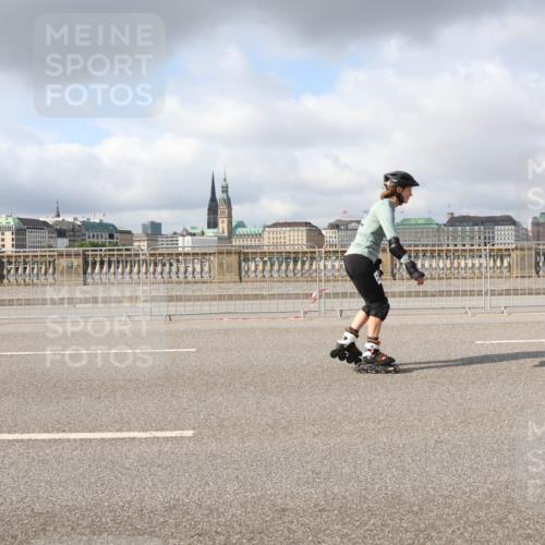 29.06.2025 - hella hamburg halbmarathon Lena Gebhardt http://msf.ph/oto/8285453 29.06.2025 09:05:24 Lombardsbrücke  meine-sportfotos.de