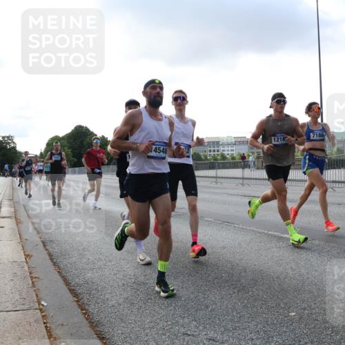 29.06.2025 - hella hamburg halbmarathon Lena Gebhardt http://msf.ph/oto/8285459 29.06.2025 09:45:53 Lombardsbrücke 4548, 1218, 7186, 57, 1080, 1686, 1707, 1894, 2460, 2689, 3809, 4129, 4463, 4679, 4698, 4749, 4812, 5187, 5550, 5826, 6169, 6358, 6495, 6878, 7055, 7186, 7389, 7481, 7880, 7965, 8062, 8190, 9345, 9571, 9634, 10017, 10270, 10453, 10484, 10876, 11120, 11199, 11857, 12189, 12232, 12234, 12308, 12681, 12691, 12988, 13066, 13167, 13343, 13618, 13686, 13754, 14028, 14167, 15115, 16507, 17768 meine-sportfotos.de