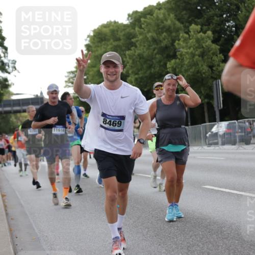 29.06.2025 - hella hamburg halbmarathon Jannik Wohlers http://msf.ph/oto/8285533 29.06.2025 10:03:28 Lombardsbrücke 1032, 1355, 1367, 2277, 4095, 5363, 5396, 5613, 7006, 7306, 7485, 8469, 8484, 8727, 9280, 9899, 11402, 11614, 12336, 12653, 13173, 15520, 16113, 16621, 17098, 17955, 18985 meine-sportfotos.de