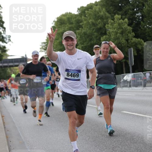 29.06.2025 - hella hamburg halbmarathon Jannik Wohlers http://msf.ph/oto/8285565 29.06.2025 10:03:28 Lombardsbrücke 1032, 1355, 1367, 2277, 4095, 5363, 5396, 5613, 7006, 7306, 7485, 8469, 8484, 8727, 9280, 9899, 11402, 11614, 12336, 12653, 13173, 15520, 16113, 16621, 17098, 17955, 18985 meine-sportfotos.de
