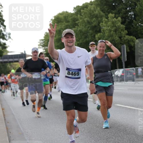 29.06.2025 - hella hamburg halbmarathon Jannik Wohlers http://msf.ph/oto/8285611 29.06.2025 10:03:28 Lombardsbrücke 1032, 1355, 1367, 2277, 4095, 5363, 5396, 5613, 7006, 7306, 7485, 8469, 8484, 8727, 9280, 9899, 11402, 11614, 12336, 12653, 13173, 15520, 16113, 16621, 17098, 17955, 18985 meine-sportfotos.de