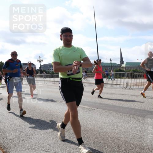 29.06.2025 - hella hamburg halbmarathon Lena Gebhardt http://msf.ph/oto/8285612 29.06.2025 09:58:22 Lombardsbrücke 16409, 1190, 6272, 2034, 1034, 1179, 1190, 1258, 1285, 1321, 1335, 1815, 2029, 2034, 2070, 2138, 2397, 2417, 2518, 2612, 2636, 2656, 2711, 3041, 3091, 3097, 3114, 3251, 3819, 3859, 4152, 4167, 4814, 4903, 5093, 5259, 5378, 5672, 5721, 5894, 6164, 6272, 6433, 6580, 6592, 6754, 6759, 6877, 6897, 7065, 7409, 7509, 7646, 7716, 7724, 7856, 7896, 8154, 8311, 8393, 8508, 8590, 8825, 9012, 9057, 9562, 9656, 10084 meine-sportfotos.de