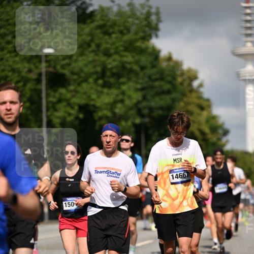 29.06.2025 - hella hamburg halbmarathon Dr. Thomas Lammeyer http://msf.ph/oto/8285618 29.06.2025 09:53:17 Kennedybrücke 1343, 1445, 1800, 1975, 2324, 2573, 2750, 2949, 3136, 3282, 3431, 4148, 4303, 4425, 5248, 5889, 6123, 6149, 6682, 7229, 7796, 8370, 8465, 9264, 9265, 9296, 9914, 10930 meine-sportfotos.de