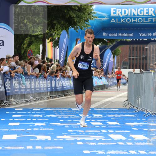 29.06.2025 - hella hamburg halbmarathon Strokosch-Dieckow http://msf.ph/oto/8285620 29.06.2025 10:21:17 Ziel 14933 meine-sportfotos.de