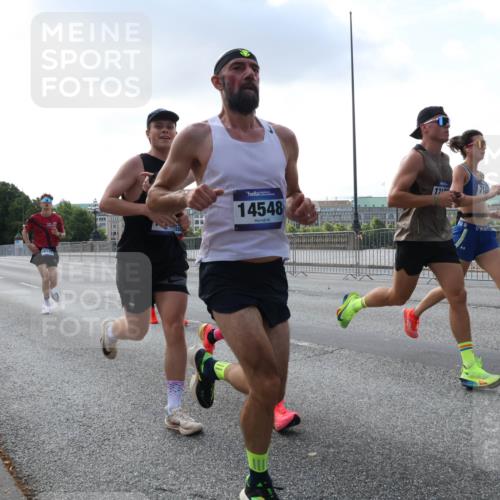 29.06.2025 - hella hamburg halbmarathon Lena Gebhardt http://msf.ph/oto/8285637 29.06.2025 09:45:54 Lombardsbrücke 4463, 4403, 1614, 14548, 57, 1080, 1686, 1707, 1894, 2460, 2525, 2689, 3809, 4129, 4463, 4679, 4698, 4749, 4812, 5187, 5550, 6169, 6358, 6495, 6878, 7055, 7186, 7389, 7481, 7880, 7965, 8062, 8190, 9345, 9571, 9634, 10017, 10270, 10453, 10484, 10876, 11120, 11199, 12189, 12232, 12234, 12308, 12681, 12691, 12988, 13066, 13167, 13343, 13618, 13686, 13754, 14028, 14167, 14293, 15115, 16507, 17768 meine-sportfotos.de