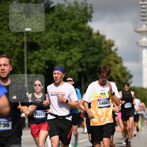 29.06.2025 - hella hamburg halbmarathon Dr. Thomas Lammeyer http://msf.ph/oto/8285639 29.06.2025 09:53:18 Kennedybrücke 1343, 1445, 1800, 1975, 2324, 2573, 2949, 3136, 3282, 3431, 4303, 4425, 5248, 5889, 6123, 6149, 6682, 7229, 7495, 7796, 8370, 8465, 8925, 9264, 9265, 9296, 9914, 10930 meine-sportfotos.de