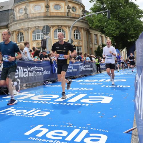 29.06.2025 - hella hamburg halbmarathon Strokosch-Dieckow http://msf.ph/oto/8285647 29.06.2025 10:47:49 Ziel 1604, 1613, 2340, 5022, 5915, 6836, 8564, 11961, 12679, 14383, 14730, 15333, 17229, 17451, 18356, 18430, 18836 meine-sportfotos.de
