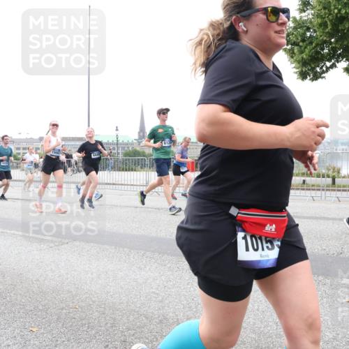 29.06.2025 - hella hamburg halbmarathon Lena Gebhardt http://msf.ph/oto/8285659 29.06.2025 10:46:35 Lombardsbrücke 1363, 1371, 1375, 1429, 1465, 1532, 1608, 1720, 1837, 1999, 2162, 2320, 2423, 2500, 2697, 2813, 2951, 3277, 3406, 3407, 3410, 3469, 3734, 3823, 4119, 4202, 4296, 4342, 4355, 4448, 4604, 5697, 5700, 5854, 6068, 6124, 6161, 6740, 7303, 7364, 7368, 7374, 7412, 7767, 7827, 7960, 7983, 8047, 8477, 8551, 8553, 8700, 9129, 9337, 9445, 9691, 10153, 10230, 11361, 11876, 11910, 12298, 12333, 12507, 12522, 13969, 14261, 15852, 16882, 16987 meine-sportfotos.de