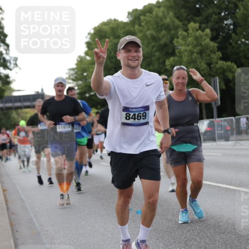 29.06.2025 - hella hamburg halbmarathon Jannik Wohlers http://msf.ph/oto/8285663 29.06.2025 10:03:28 Lombardsbrücke 1032, 1355, 1367, 2277, 4095, 5363, 5396, 5613, 7006, 7306, 7485, 8469, 8484, 8727, 9280, 9899, 11402, 11614, 12336, 12653, 13173, 15520, 16113, 16621, 17098, 17955, 18985 meine-sportfotos.de