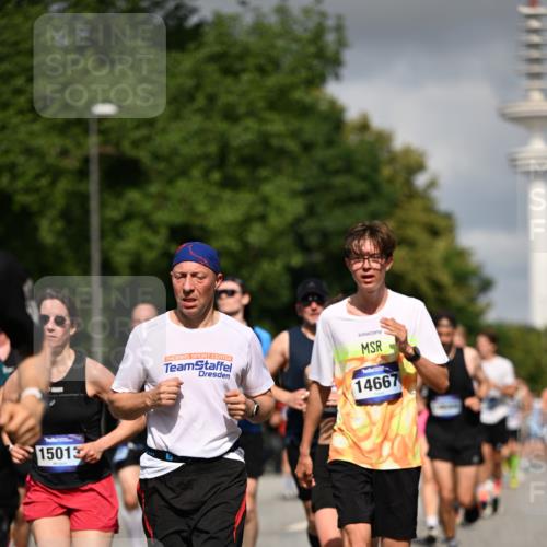 29.06.2025 - hella hamburg halbmarathon Dr. Thomas Lammeyer http://msf.ph/oto/8285699 29.06.2025 09:53:18 Kennedybrücke 1343, 1445, 1800, 1975, 2324, 2573, 2949, 3136, 3282, 3431, 4303, 4425, 5248, 5889, 6123, 6149, 6682, 7229, 7495, 7796, 8370, 8465, 8925, 9264, 9265, 9296, 9914, 10930 meine-sportfotos.de
