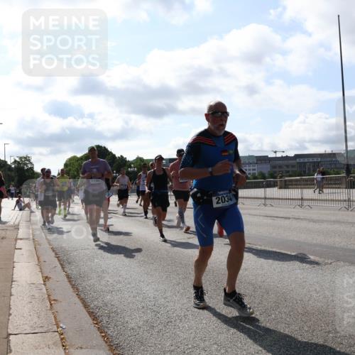 29.06.2025 - hella hamburg halbmarathon Lena Gebhardt http://msf.ph/oto/8285789 29.06.2025 09:58:23 Lombardsbrücke 1190, 2034, 1034, 1179, 1190, 1258, 1285, 1335, 1727, 1815, 2029, 2034, 2070, 2138, 2397, 2417, 2518, 2612, 2636, 2656, 2711, 3041, 3091, 3097, 3251, 3819, 3859, 4152, 4167, 4814, 4903, 5093, 5259, 5378, 5672, 5721, 5894, 6164, 6272, 6433, 6580, 6592, 6754, 6759, 6877, 6897, 7065, 7409, 7509, 7646, 7716, 7724, 7856, 7896, 8154, 8311, 8393, 8508, 8590, 8825, 9012, 9057, 9562, 9656, 10084 meine-sportfotos.de