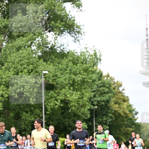 29.06.2025 - hella hamburg halbmarathon Dr. Thomas Lammeyer http://msf.ph/oto/8285844 29.06.2025 10:37:04 Kennedybrücke 1078, 1199, 1237, 1647, 1732, 1879, 2059, 2384, 2959, 3221, 3391, 3422, 3653, 3660, 3670, 3708, 3753, 4030, 4096, 4446, 4555, 5110, 5156, 5581, 6861, 7135, 7531, 7749, 7750, 8170, 8175, 8595, 8839, 9034, 9289, 9471, 9542, 9768, 9780, 9812, 10002, 10203, 10770 meine-sportfotos.de