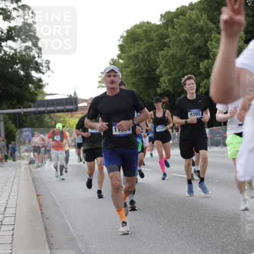 29.06.2025 - hella hamburg halbmarathon Jannik Wohlers http://msf.ph/oto/8285871 29.06.2025 10:03:29 Lombardsbrücke 1032, 1355, 1367, 2277, 4095, 4488, 5363, 5613, 7006, 7306, 7485, 8469, 8727, 9280, 9899, 11402, 11614, 12336, 12653, 13173, 15520, 16113, 16621, 17098, 17955, 18111, 18985 meine-sportfotos.de