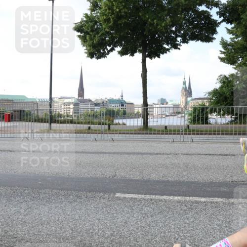 29.06.2025 - hella hamburg halbmarathon Lena Gebhardt http://msf.ph/oto/8285880 29.06.2025 09:45:55 Lombardsbrücke 18854, 57, 1080, 1686, 1707, 1894, 2460, 2525, 2689, 3809, 4129, 4463, 4679, 4698, 4749, 4812, 5187, 5550, 6169, 6358, 6495, 6878, 7055, 7186, 7389, 7880, 7965, 8062, 8190, 9345, 9571, 9634, 10017, 10270, 10453, 10484, 10876, 11120, 11199, 11282, 12189, 12232, 12308, 12681, 12691, 12988, 13066, 13167, 13343, 13618, 13686, 13754, 14028, 14167, 14293, 15115, 15689, 16507, 16580, 17768 meine-sportfotos.de