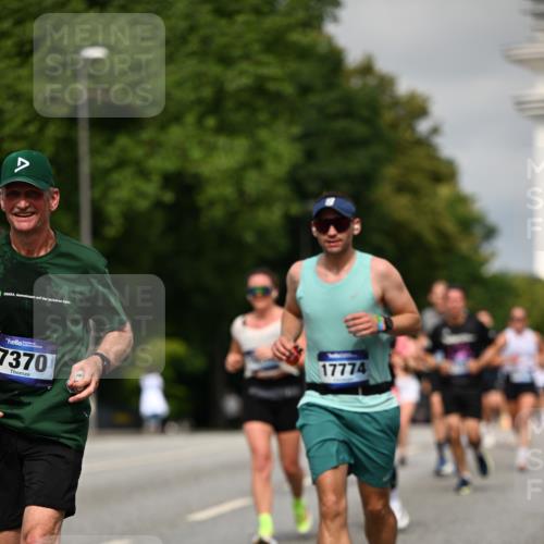 29.06.2025 - hella hamburg halbmarathon Dr. Thomas Lammeyer http://msf.ph/oto/8285882 29.06.2025 10:15:59 Kennedybrücke 1062, 1790, 2661, 3746, 3837, 4499, 6966, 7370, 7474, 8206, 8207, 8368, 9119, 9253, 9254, 9405 meine-sportfotos.de