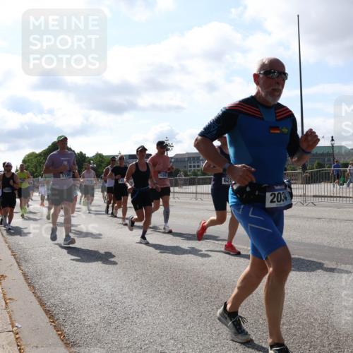 29.06.2025 - hella hamburg halbmarathon Lena Gebhardt http://msf.ph/oto/8285900 29.06.2025 09:58:23 Lombardsbrücke 1190, 14365, 627, 203, 1034, 1179, 1190, 1258, 1285, 1335, 1727, 1815, 2029, 2034, 2070, 2138, 2397, 2417, 2518, 2612, 2636, 2656, 2711, 3041, 3091, 3097, 3251, 3819, 3859, 4152, 4167, 4814, 4903, 5093, 5259, 5378, 5672, 5721, 5894, 6164, 6272, 6433, 6580, 6592, 6754, 6759, 6877, 6897, 7065, 7409, 7509, 7646, 7716, 7724, 7856, 7896, 8154, 8311, 8393, 8508, 8590, 8825, 9012, 9057, 9562, 9656, 10084 meine-sportfotos.de