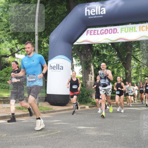 29.06.2025 - hella hamburg halbmarathon KatJ http://msf.ph/oto/8285911 29.06.2025 10:41:25 Zwischen KM18-KM19 1496, 1628, 2561, 7395, 8316 meine-sportfotos.de