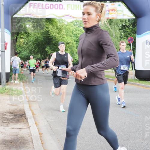 29.06.2025 - hella hamburg halbmarathon MichiJ http://msf.ph/oto/8285934 29.06.2025 10:32:57 Zwischen KM18-KM19 1520, 10064, 10313, 12154, 13123, 13996, 14351, 15334, 15666, 17381, 17382, 18513, 18806 meine-sportfotos.de