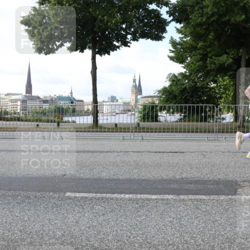 29.06.2025 - hella hamburg halbmarathon Lena Gebhardt http://msf.ph/oto/8285937 29.06.2025 09:45:55 Lombardsbrücke 57, 1080, 1686, 1707, 1894, 2460, 2525, 2689, 3809, 4129, 4463, 4679, 4698, 4749, 4812, 5187, 5550, 6169, 6358, 6495, 6878, 7055, 7186, 7389, 7880, 7965, 8062, 8190, 9345, 9571, 9634, 10017, 10270, 10453, 10484, 10876, 11120, 11199, 11282, 12189, 12232, 12308, 12681, 12691, 12988, 13066, 13167, 13343, 13618, 13686, 13754, 14028, 14167, 14293, 15115, 15689, 16507, 16580, 17768 meine-sportfotos.de