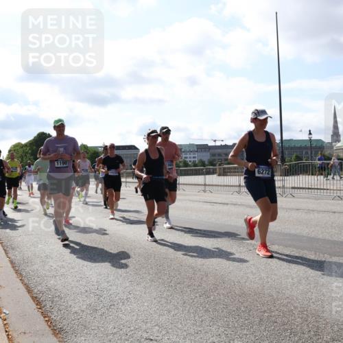 29.06.2025 - hella hamburg halbmarathon Lena Gebhardt http://msf.ph/oto/8286006 29.06.2025 09:58:24 Lombardsbrücke 1190, 1432, 1365, 6272, 1034, 1179, 1190, 1258, 1285, 1335, 1727, 1815, 2029, 2034, 2070, 2138, 2397, 2417, 2518, 2612, 2636, 2656, 2711, 3041, 3091, 3097, 3251, 3819, 3859, 4120, 4152, 4167, 4814, 4903, 5093, 5259, 5378, 5672, 5721, 5894, 6164, 6272, 6433, 6580, 6592, 6754, 6759, 6877, 6897, 7065, 7409, 7509, 7716, 7724, 7856, 7896, 8154, 8311, 8393, 8508, 8590, 8825, 9012, 9057, 9562, 9656, 10084 meine-sportfotos.de